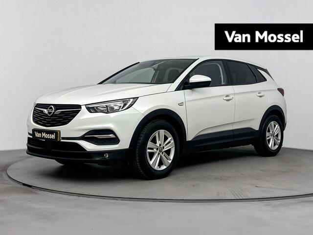 Opel Grandland X 1.2 Turbo 131Pk Online Edition | Navigatie | Climate Control | Cruise Control & Snelheidsbegrenzer | Smartphone Integratie | Parkeersensoren Voor & Achter | Regensensor | Privacy Glass | Apple & Android Carplay |