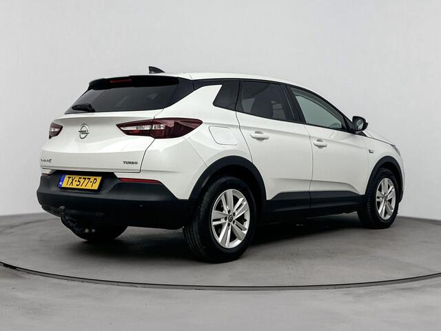 Opel Grandland X 1.2 Turbo 131Pk Online Edition | Navigatie | Climate Control | Cruise Control & Snelheidsbegrenzer | Smartphone Integratie | Parkeersensoren Voor & Achter | Regensensor | Privacy Glass | Apple & Android Carplay |