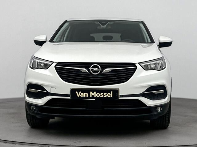 Opel Grandland X 1.2 Turbo 131Pk Online Edition | Navigatie | Climate Control | Cruise Control & Snelheidsbegrenzer | Smartphone Integratie | Parkeersensoren Voor & Achter | Regensensor | Privacy Glass | Apple & Android Carplay |