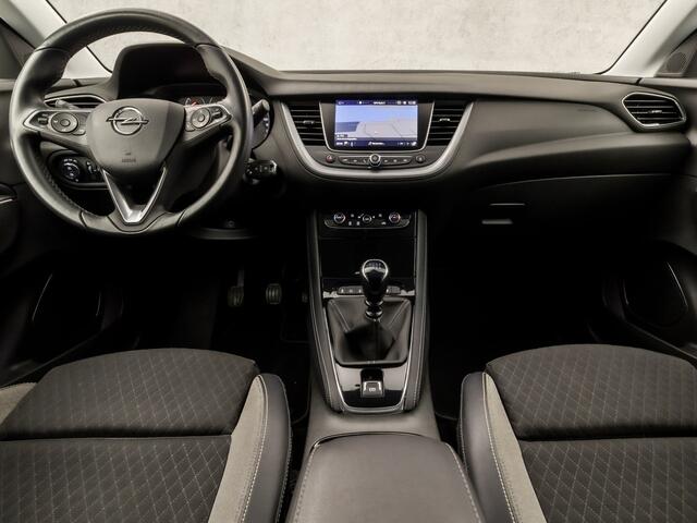 Opel Grandland X 1.2 Turbo Sport (APPLE CARPLAY, GROOT NAVI, CLIMATE, LEDER, GETINT GLAS, SPORTSTOELEN, PARKEERSENSOREN, LANE ASSIST, NIEUWSTAAT)