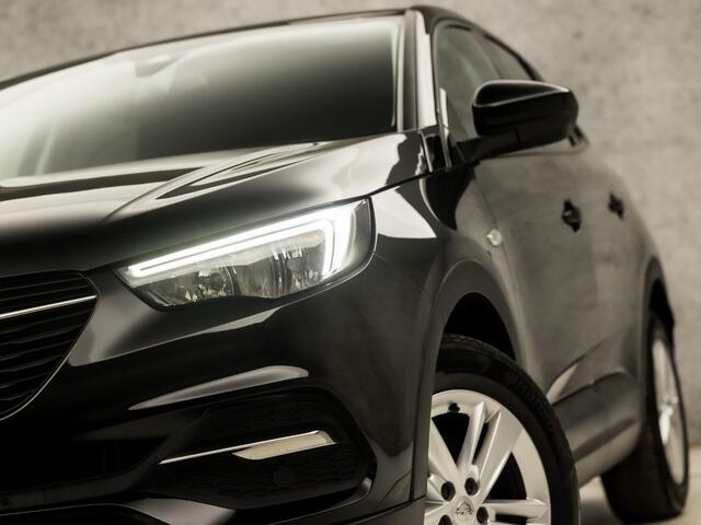 Opel Grandland X 1.2 Turbo Sport (APPLE CARPLAY, GROOT NAVI, CLIMATE, LEDER, GETINT GLAS, SPORTSTOELEN, PARKEERSENSOREN, LANE ASSIST, NIEUWSTAAT)