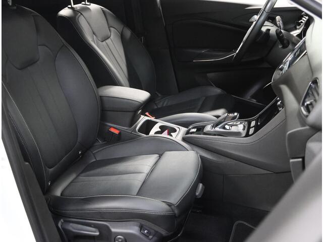 Opel Grandland X 225PK Hybrid Ultimate | 1ste eigenaar | LEER | Stoelkoeling/Stoel/Voorruitverwarming | FULL LED | AGR Stoelen | Denon Sound | 360'Camera | Trekhaak | Two-tone | Privacy Glass | AppleCarPlay/AndroidAuto | Navigatie | Cruise Control | Keyless | Isofix | Ele