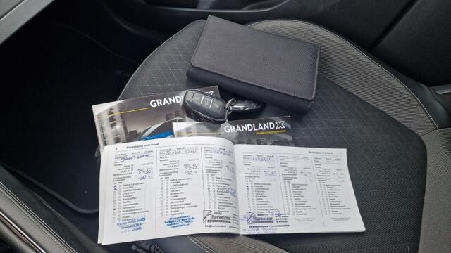 Opel Grandland X 1.2 Turbo Business Executive, Pano, Navigatie, NL Auto!