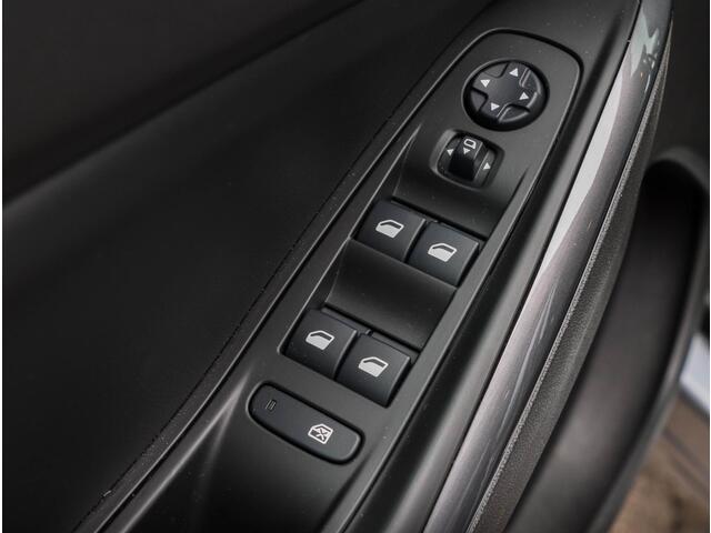 Opel Grandland X 1.6 Turbo Hybrid4 Ultimate