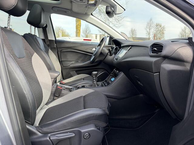 Opel Grandland X 1.2 Turbo Ultimate 1e Eigenaar,360° Camera,Pano,Navi,Stoelverw,Keyless,Rijstrooksensor,BSD,131pk,6 Bak,N.A.P,Pdc V+A,Lm velgen,Halfleder,Dealer Onderhouden,Net beurt gehad,Apk tot 01-2027