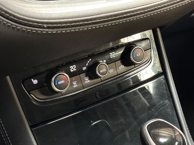 Opel Grandland X 1.2 Turbo Innovation Automaat (APPLE CARPLAY, GROOT NAVI, LEDER, STUUR/STOELVERWARMING, SPORTSTOELEN, GETINT GLAS, PARKEERSENSOREN, NIEUWSTAAT)