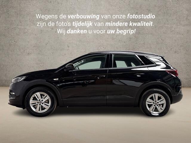 Opel Grandland X 1.2 Turbo Sport (APPLE CARPLAY, GROOT NAVI, CLIMATE, CAMERA, SPORTSTOELEN, LEDER STUURWIEL, CRUISE, NIEUWSTAAT)