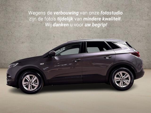 Opel Grandland X 1.2 Turbo Sport Automaat (APPLE CARPLAY, GROOT NAVI, CLIMATE, STUUR/STOELVERWARMING, SPORTSTOELEN, PARKEERSENSOREN, GETINT GLAS, CRUISE, NIEUWSTAAT)