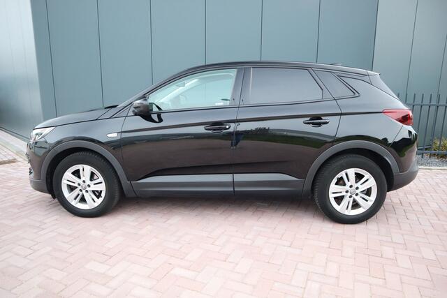 Opel Grandland X 1.2 Turbo Online Edition Navigatie Comfort stoelen Afneembare Trekhaak Etc. Etc.