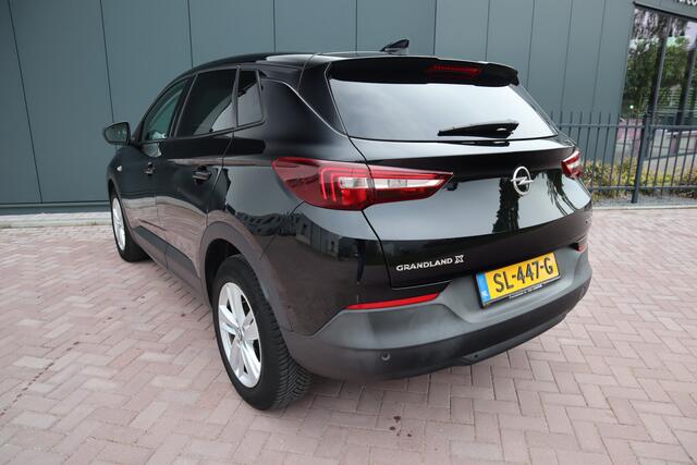 Opel Grandland X 1.2 Turbo Online Edition Navigatie Comfort stoelen Afneembare Trekhaak Etc. Etc.