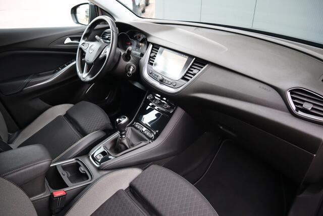 Opel Grandland X 1.2 Turbo Online Edition Navigatie Comfort stoelen Afneembare Trekhaak Etc. Etc.