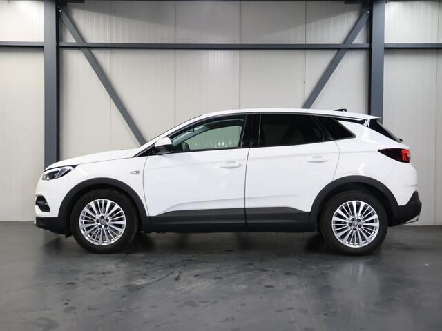 Opel Grandland X Innovation 130PK | 1ste eigenaar | Trekhaak | AppleCarplay/AndroidAuto | Camera | Climate Control | Cruise Control | Dodehoekdetectie | LED lampen | 18"LMV | Navigatie | Parkeersensoren | DAB Radio | Isofix | Privacy Glass |