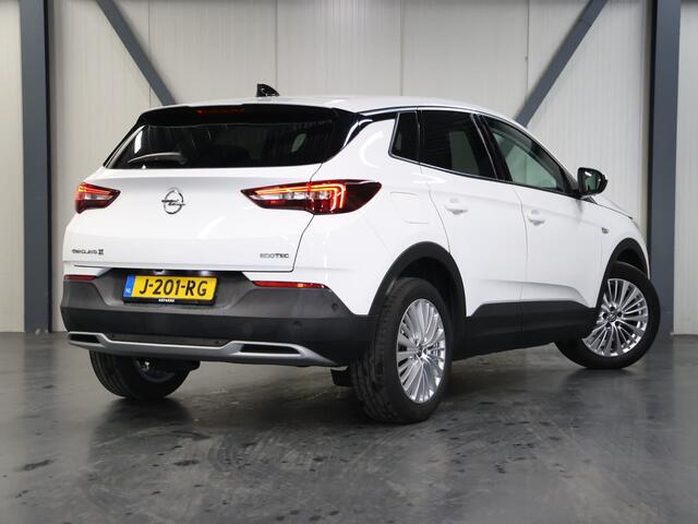 Opel Grandland X Innovation 130PK | 1ste eigenaar | Trekhaak | AppleCarplay/AndroidAuto | Camera | Climate Control | Cruise Control | Dodehoekdetectie | LED lampen | 18"LMV | Navigatie | Parkeersensoren | DAB Radio | Isofix | Privacy Glass |