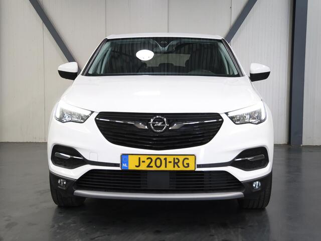 Opel Grandland X Innovation 130PK | 1ste eigenaar | Trekhaak | AppleCarplay/AndroidAuto | Camera | Climate Control | Cruise Control | Dodehoekdetectie | LED lampen | 18"LMV | Navigatie | Parkeersensoren | DAB Radio | Isofix | Privacy Glass |