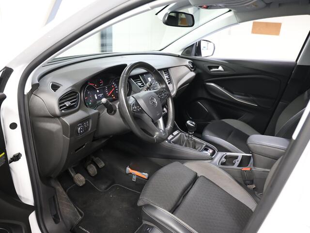 Opel Grandland X Innovation 130PK | 1ste eigenaar | Trekhaak | AppleCarplay/AndroidAuto | Camera | Climate Control | Cruise Control | Dodehoekdetectie | LED lampen | 18"LMV | Navigatie | Parkeersensoren | DAB Radio | Isofix | Privacy Glass |