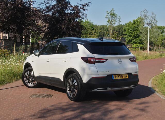 Opel Grandland X 1.2 Turbo Ultimate | Apple Carplay | Cruise Control | Parkeersensoren | Leder-pakket |