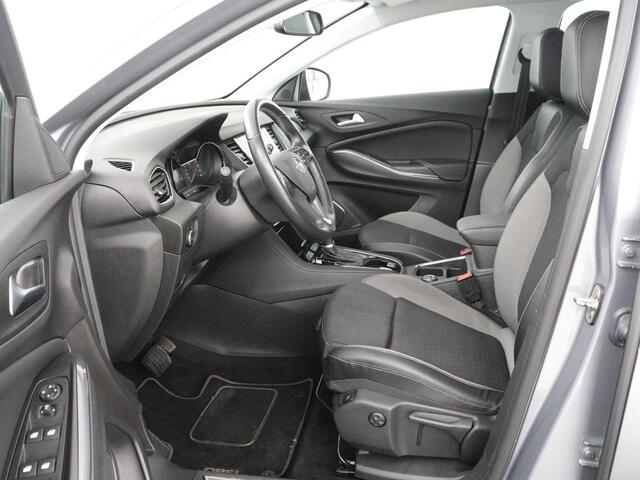 Opel Grandland X 1.6 Turbo Business Executive | Trekhaak | Stoelverwarming | Carplay | Navigatie | Stuurverwarming | Climate control | 18'' | Parkeerhulp | Bluetooth | Cruise control