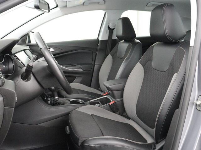 Opel Grandland X 1.6 Turbo Business Executive | Trekhaak | Stoelverwarming | Carplay | Navigatie | Stuurverwarming | Climate control | 18'' | Parkeerhulp | Bluetooth | Cruise control