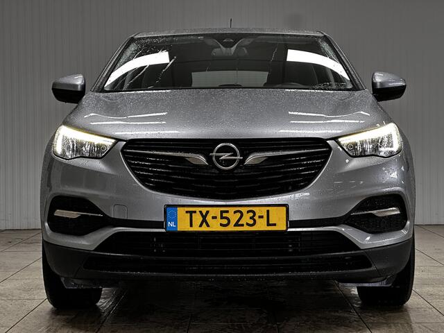 Opel Grandland X 1.2 Turbo Online Edition/ D-Riem verv: 163.000 KM!/ Trekhaak/ 17'' LMV/ Apple + Android/ Airco/ Cruise/ Elek. pakket/ Isofix/ Bluetooth/ Armsteun/ Multi. LEDER. Stuur/ PDC/ LED Dagrijverl.