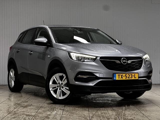 Opel Grandland X 1.2 Turbo Online Edition/ D-Riem verv: 163.000 KM!/ Trekhaak/ 17'' LMV/ Apple + Android/ Airco/ Cruise/ Elek. pakket/ Isofix/ Bluetooth/ Armsteun/ Multi. LEDER. Stuur/ PDC/ LED Dagrijverl.