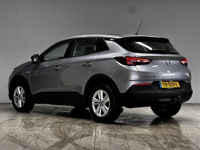 Opel Grandland X 1.2 Turbo Online Edition/ D-Riem verv: 163.000 KM!/ Trekhaak/ 17'' LMV/ Apple + Android/ Airco/ Cruise/ Elek. pakket/ Isofix/ Bluetooth/ Armsteun/ Multi. LEDER. Stuur/ PDC/ LED Dagrijverl.