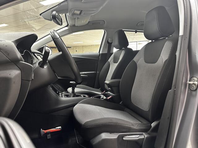 Opel Grandland X 1.2 Turbo Online Edition/ D-Riem verv: 163.000 KM!/ Trekhaak/ 17'' LMV/ Apple + Android/ Airco/ Cruise/ Elek. pakket/ Isofix/ Bluetooth/ Armsteun/ Multi. LEDER. Stuur/ PDC/ LED Dagrijverl.