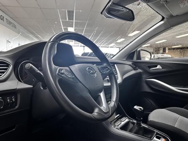 Opel Grandland X 1.2 Turbo Online Edition/ D-Riem verv: 163.000 KM!/ Trekhaak/ 17'' LMV/ Apple + Android/ Airco/ Cruise/ Elek. pakket/ Isofix/ Bluetooth/ Armsteun/ Multi. LEDER. Stuur/ PDC/ LED Dagrijverl.