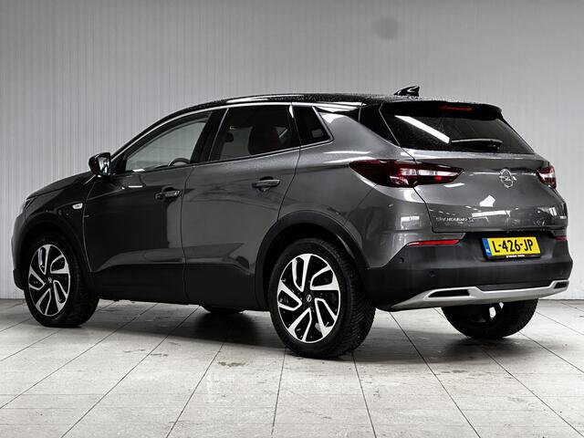 Opel Grandland X 1.2 Turbo Ultimate/ Automaat/ Keyless/ 360 ° Camera/ 19'' LMV/ LED koplampen/ Stoelverw + Verkoeling/ Stuurverw./ Dode-Hoek DET./ Apple + Android/ PDC V+A/ Two-Tone/ Extra getint glas.
