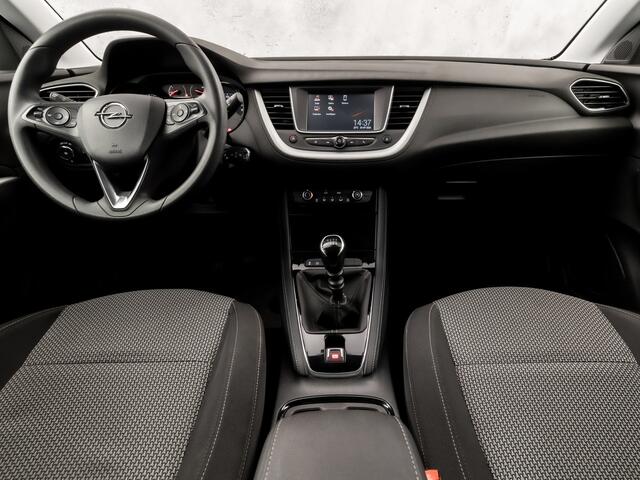 Opel Grandland X 1.2 Turbo Sport (APPLE CARPLAY, NAVIGATIE, GETINT GLAS, CRUISE, SPORTSTOELEN, ARMSTEUN, LM VELGEN, NIEUWE APK, NIEUWSTAAT)