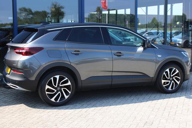 Opel Grandland X 1.2 Turbo 130pk Innovation AGR LEDER NAVI CAMERA CARPLAY 19'' TREKHAAK
