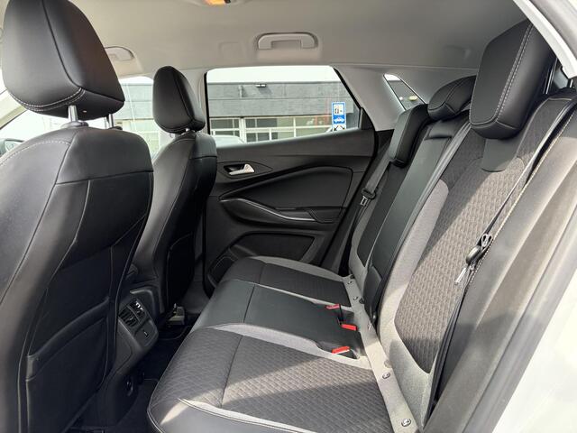 Opel Grandland X 1.6 Turbo Hybrid4 Business Executive