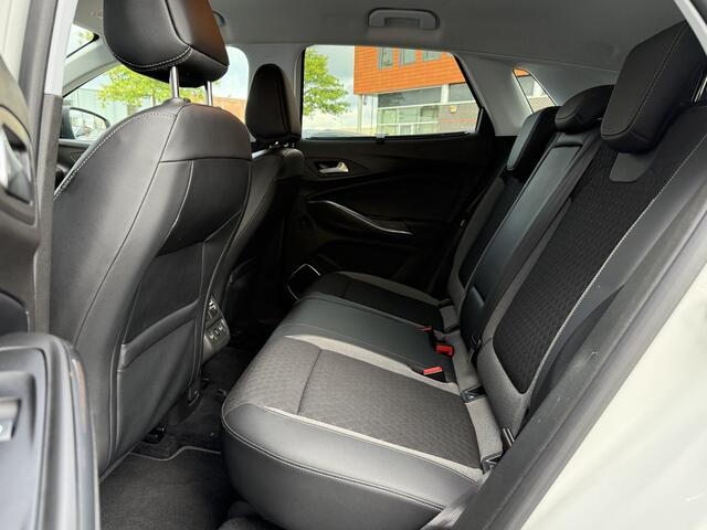 Opel Grandland X BWJ 2018 1.2 Turbo 131 PK Ultimate TREKHAAK | HALF LEDER | STOELVERW. | STUURVERW. | CAMERA | ELEKTR. ACTERKLEP | NAVI | CLIMA | CRUISE | CARPLAY + ANDROID | KEY LESS | LMV | PDC