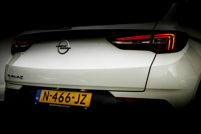 Opel Grandland X 1.2 131 PK Turbo Business Elegance | Ned Auto | Automaat | Ned Auto | Two-Tone lak | 53 DKM | | Clima | Cruise | Parkeercamera | Telefoonlader | Pdc V/A | Comfortstoel(en) | Dab Audio |