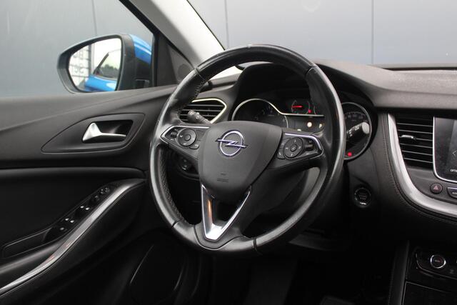 Opel Grandland X 1.2 Turbo Business Executive | Incl. 12 maanden garantie | Elektrische kofferklep | Parkeersensoren | Keyless | Navigatie | Bluetooth | Cruise control | Climate control | Airco | Lichtmetalen velgen