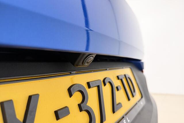 Opel Grandland X 1.6 Turbo Hybrid Elegance Automaat | Lederen bekleding | Stoelverwarming en ventilatie | Electrische achterklep | Keyless | Navigatie | DAB radio