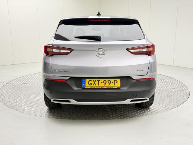 Opel Grandland X 1.6 Turbo Hybrid Elegance | Automaat | Elektr. achterklep | Stoelverwarming | Verwarmde voorruit | Carplay | Pdc v/a+camera | spiegels elektr. inklapbaar | Climate | Navigatie | Cruise | Bluetooth