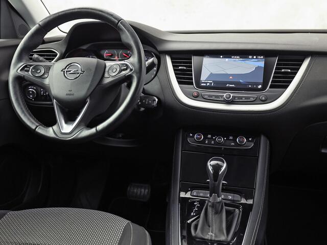 Opel Grandland X 1.2 Turbo Sport Automaat (APPLE CARPLAY, GROOT NAVI, CLIMATE, STUUR/STOELVERWARMING, SPORTSTOELEN, PARKEERSENSOREN, GETINT GLAS, CRUISE, NIEUWSTAAT)