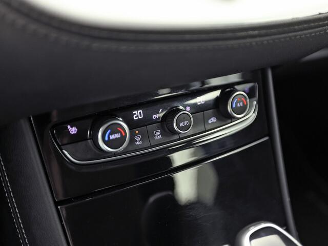 Opel Grandland X 1.2 Turbo Sport Automaat (APPLE CARPLAY, GROOT NAVI, CLIMATE, STUUR/STOELVERWARMING, SPORTSTOELEN, PARKEERSENSOREN, GETINT GLAS, CRUISE, NIEUWSTAAT)