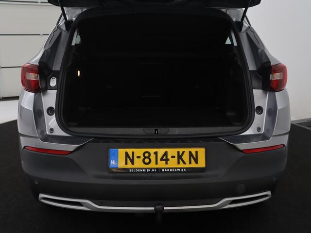 Opel Grandland X 1.6 Turbo Innovation | Half leder | Cruise control | Trekhaak | Navigatie | Carplay | Climate control | Park assist | 18" velgen