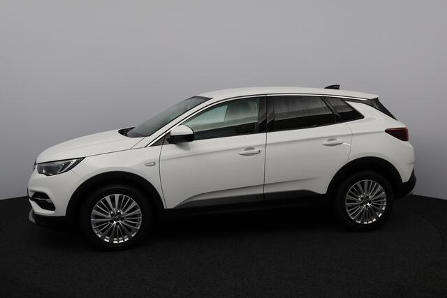 Opel Grandland X 1.2 Turbo Innovation/ D-RIEM VERV: 53.000 KM!/ Camera/ 18'' LMV/ Apple + Android/ Lane-Assist./ Dode-Hoek DET./ Clima/ Cruise/ Bluetooth/ Multi. LEDER. Stuur/ Mistl./ PDC V+A/ Extra getint glas.