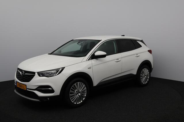 Opel Grandland X 1.2 Turbo Innovation/ D-RIEM VERV: 53.000 KM!/ Camera/ 18'' LMV/ Apple + Android/ Lane-Assist./ Dode-Hoek DET./ Clima/ Cruise/ Bluetooth/ Multi. LEDER. Stuur/ Mistl./ PDC V+A/ Extra getint glas.