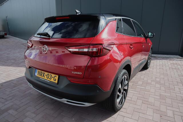 Opel Grandland X 1.2 Turbo Business Executive Automaat Panoramadak Lederen comfort stoelen Stoelverwarming/koeling Etc. Etc.