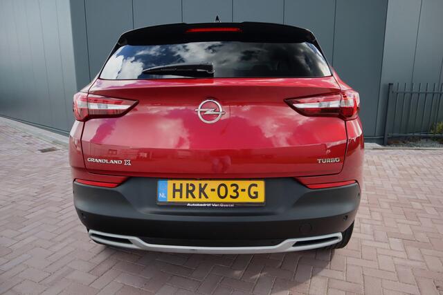 Opel Grandland X 1.2 Turbo Business Executive Automaat Panoramadak Lederen comfort stoelen Stoelverwarming/koeling Etc. Etc.