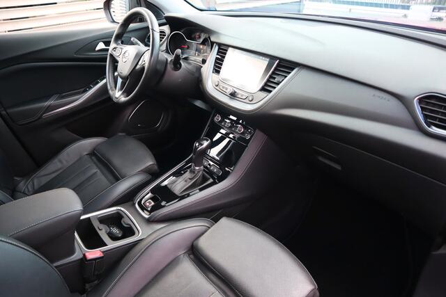 Opel Grandland X 1.2 Turbo Business Executive Automaat Panoramadak Lederen comfort stoelen Stoelverwarming/koeling Etc. Etc.