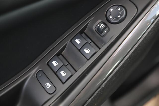 Opel Grandland X 1.2 Turbo Elegance 131PK Automaat LMV Sportstoelen Stoelverwarming Navigatie Achteruitrijcamera Climate Cruise Control