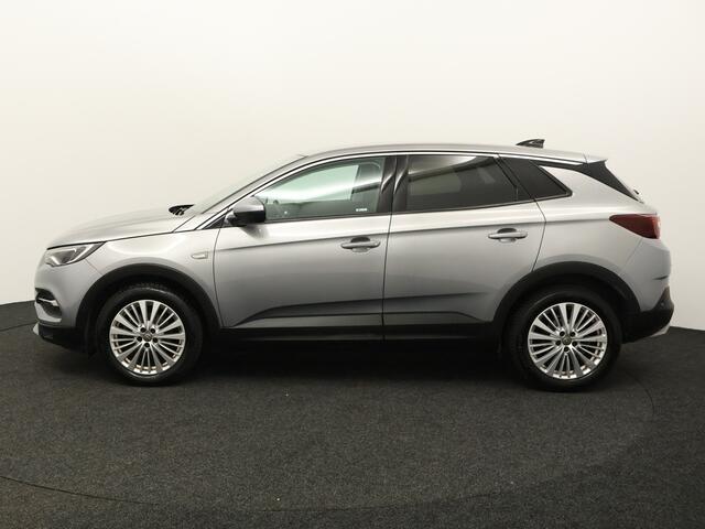 Opel Grandland X 1.2 Turbo Innovation Apple Carplay/Android Auto, Cruise control, Parkeersensor voor/achter, dodehoekdetectie, Verkeersbord detectie Een luxe en comfortabele SUV met een moderne uitstraling. Het interieur is ruim en praktisch, waardoor er voldoende plek is voor zowel passagiers als bagage. Met zijn zuinige 1.2 Turbo-motor – foto 2