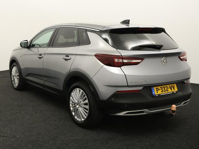 Opel Grandland X 1.2 Turbo Innovation Apple Carplay/Android Auto, Cruise control, Parkeersensor voor/achter, dodehoekdetectie, Verkeersbord detectie Een luxe en comfortabele SUV met een moderne uitstraling. Het interieur is ruim en praktisch, waardoor er voldoende plek is voor zowel passagiers als bagage. Met zijn zuinige 1.2 Turbo-motor – foto 3