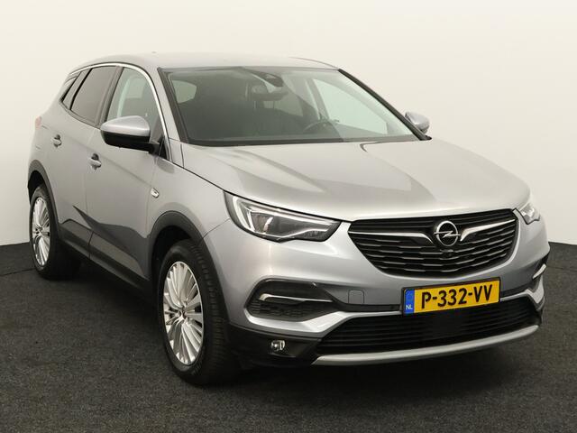 Opel Grandland X 1.2 Turbo Innovation Apple Carplay/Android Auto, Cruise control, Parkeersensor voor/achter, dodehoekdetectie, Verkeersbord detectie Een luxe en comfortabele SUV met een moderne uitstraling. Het interieur is ruim en praktisch, waardoor er voldoende plek is voor zowel passagiers als bagage. Met zijn zuinige 1.2 Turbo-motor – foto 6