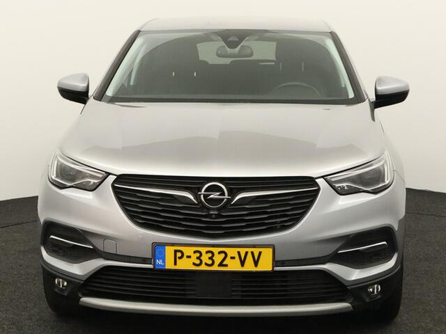 Opel Grandland X 1.2 Turbo Innovation Apple Carplay/Android Auto, Cruise control, Parkeersensor voor/achter, dodehoekdetectie, Verkeersbord detectie Een luxe en comfortabele SUV met een moderne uitstraling. Het interieur is ruim en praktisch, waardoor er voldoende plek is voor zowel passagiers als bagage. Met zijn zuinige 1.2 Turbo-motor – foto 7