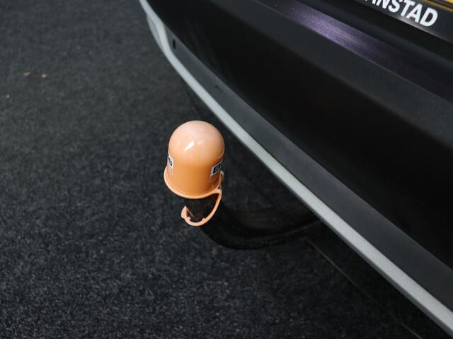 Opel Grandland X 1.2 Turbo Innovation Apple Carplay/Android Auto, Cruise control, Parkeersensor voor/achter, dodehoekdetectie, Verkeersbord detectie Een luxe en comfortabele SUV met een moderne uitstraling. Het interieur is ruim en praktisch, waardoor er voldoende plek is voor zowel passagiers als bagage. Met zijn zuinige 1.2 Turbo-motor – foto 8